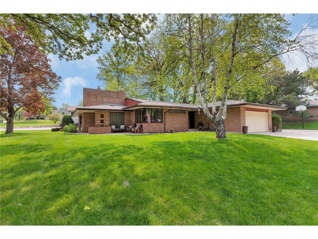 200 3rd Avenue SE New London MN 56273 6376352 image1