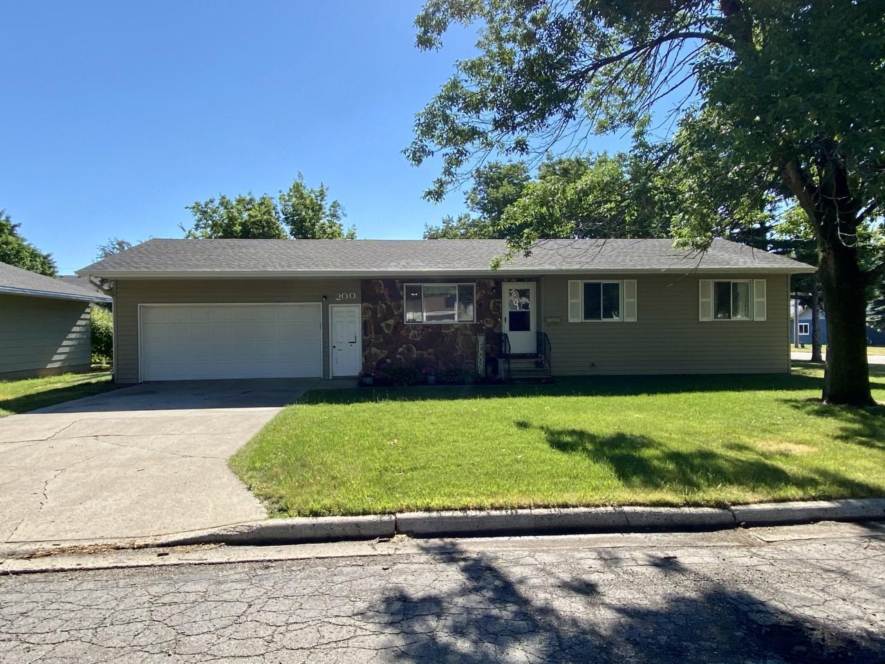 200 3rd Street E, Tracy, MN 56175 MLS 6017999 Edina Realty