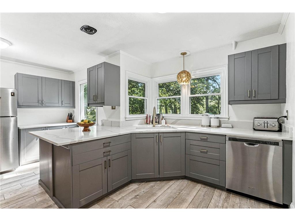 200 Jersey Avenue N Golden Valley MN 55427 6767303 image1