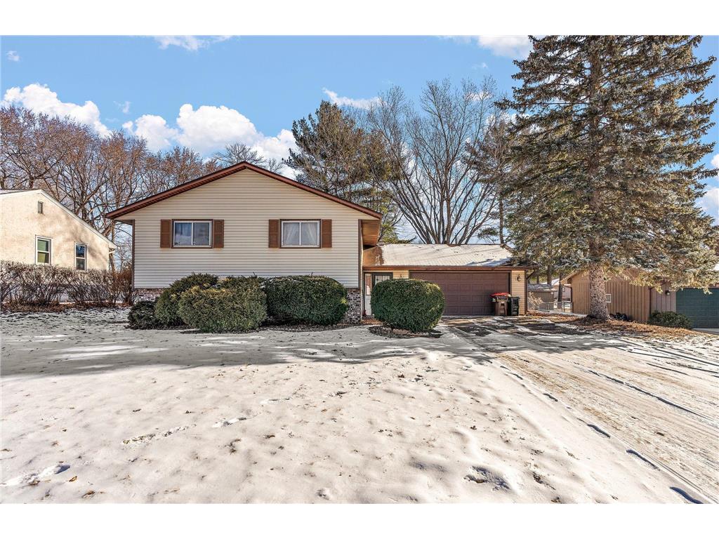 200 Sterling Street N Maplewood MN 55119 6637392 image1