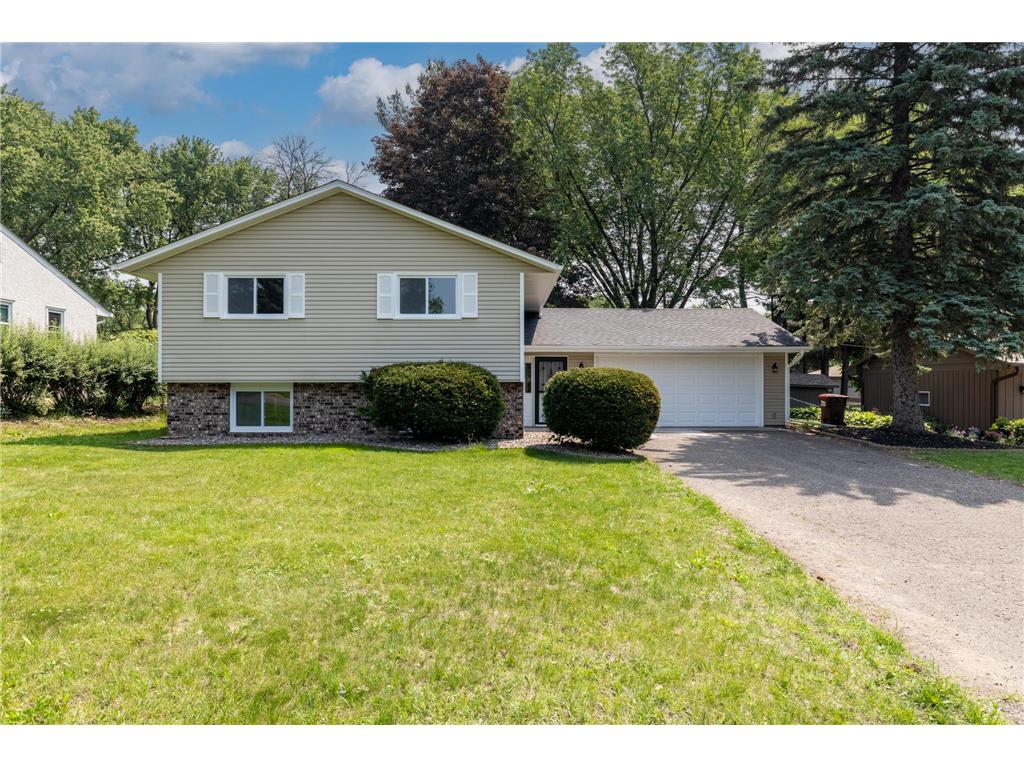 200 Sterling Street N Maplewood MN 55119 6736885 image1