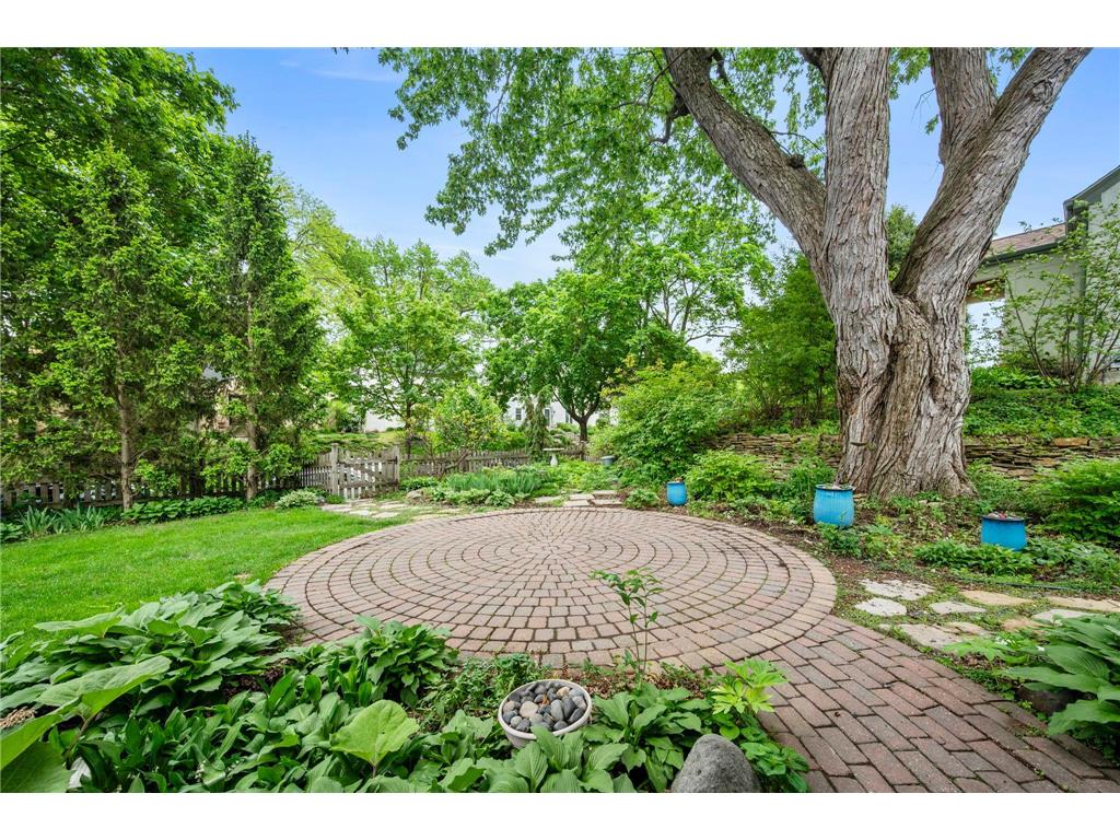 200 Thomas Avenue S Minneapolis MN 55405 7074818 image100