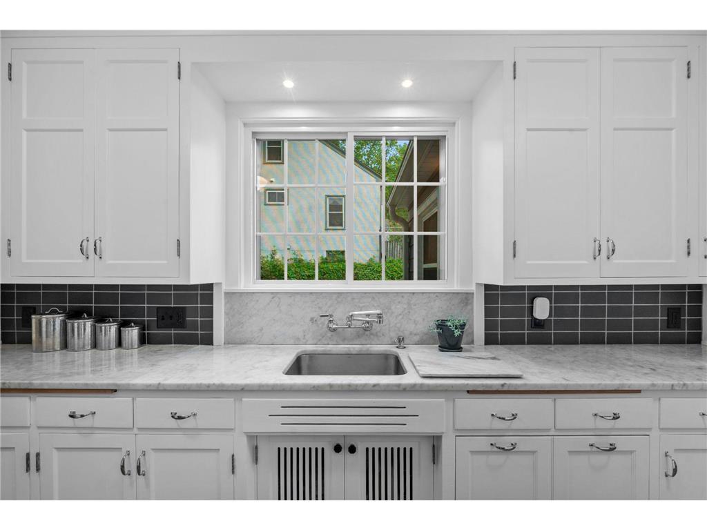 200 Thomas Avenue S Minneapolis MN 55405 7074818 image32