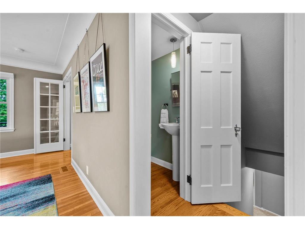 200 Thomas Avenue S Minneapolis MN 55405 7074818 image50