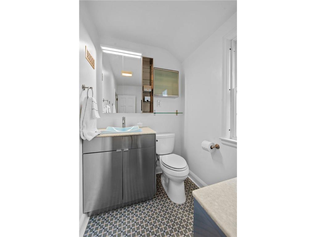 200 Thomas Avenue S Minneapolis MN 55405 7074818 image60