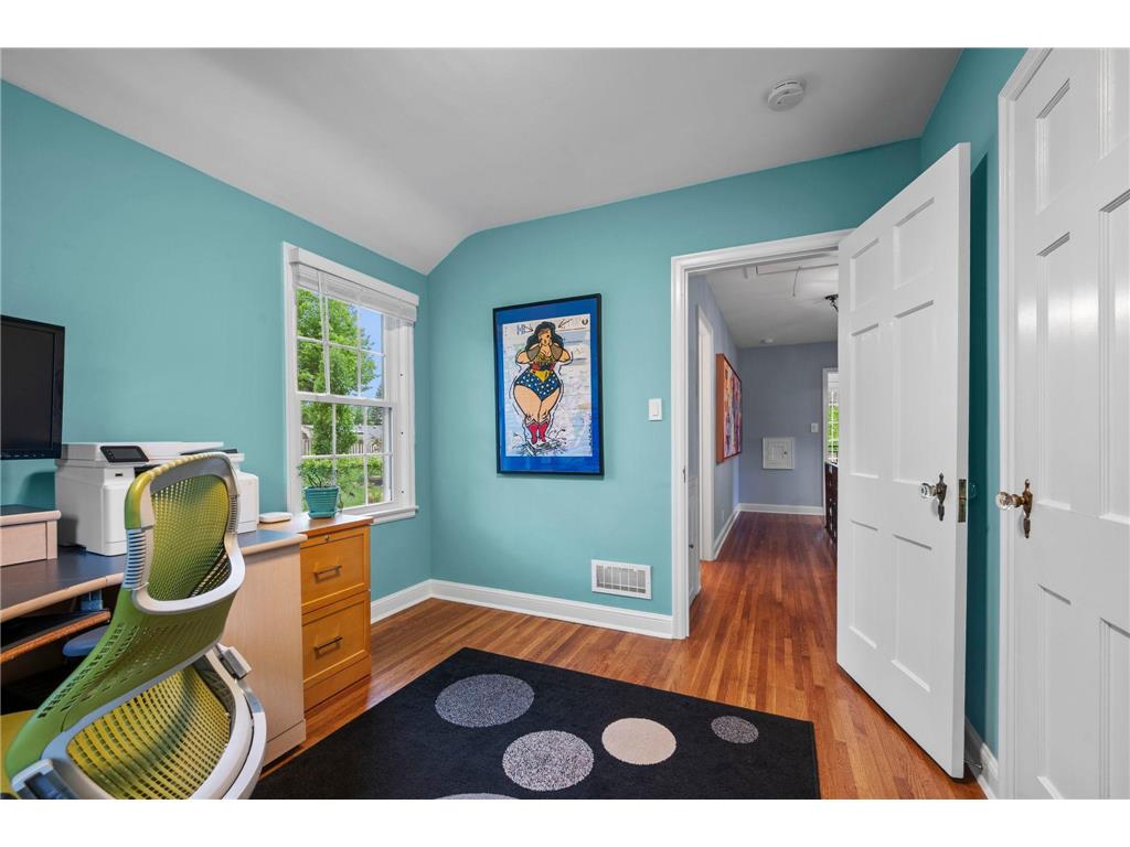 200 Thomas Avenue S Minneapolis MN 55405 7074818 image78