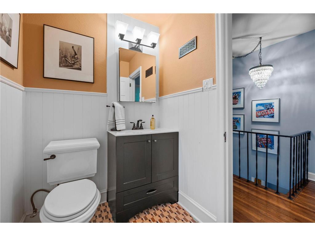 200 Thomas Avenue S Minneapolis MN 55405 7074818 image80