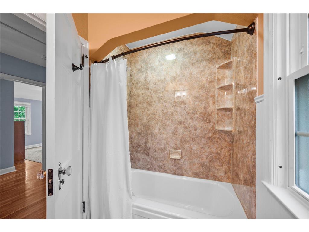 200 Thomas Avenue S Minneapolis MN 55405 7074818 image81