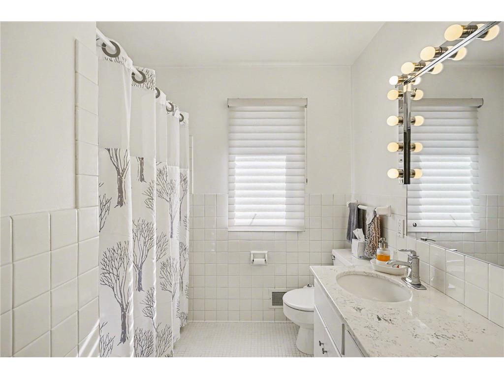 200 W 107th Street Bloomington MN 55420 7038253 image14