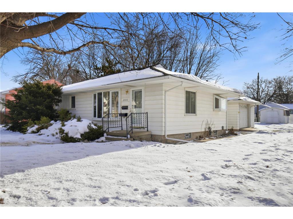 2000 E Oakland Avenue Austin MN 55912 7002459 image1