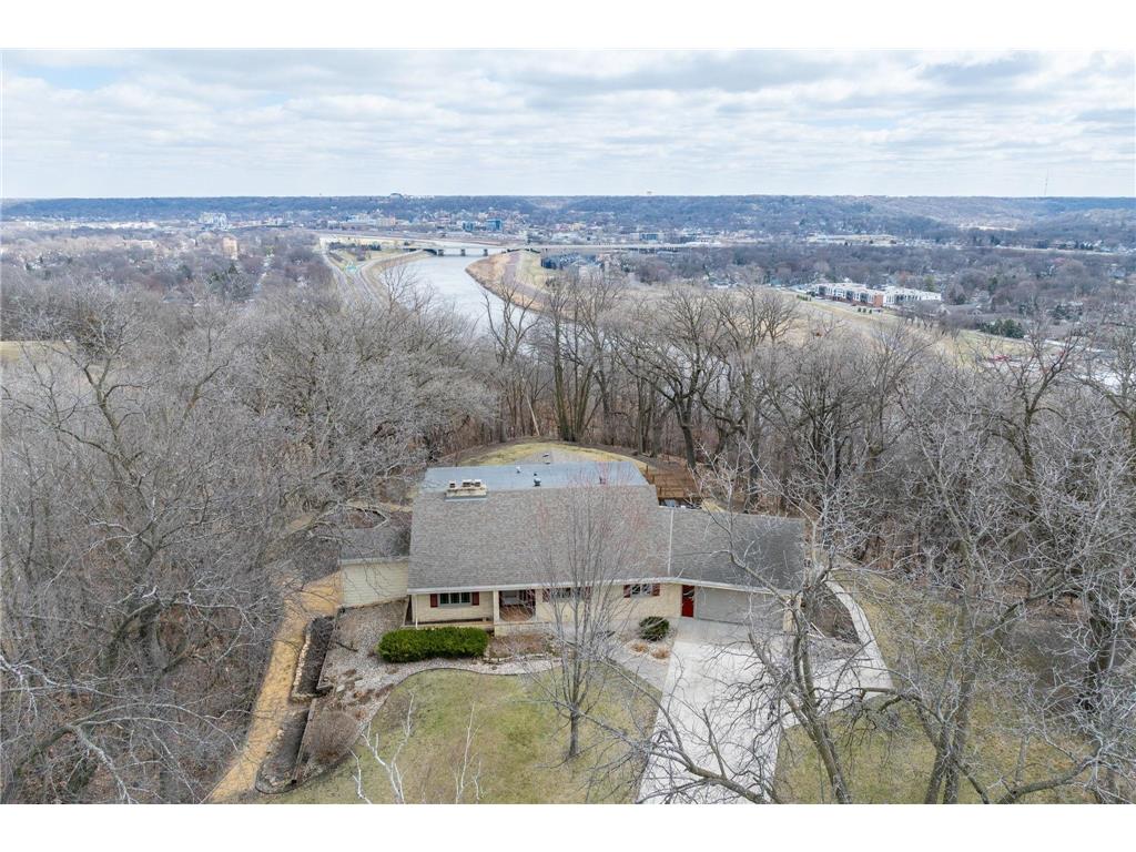 2000 Roe Crest Drive North Mankato MN 56003 7045158 image1