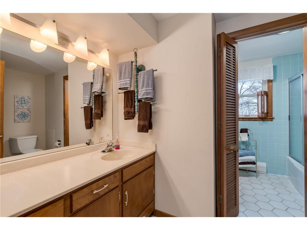 2000 Roe Crest Drive North Mankato MN 56003 7045158 image41