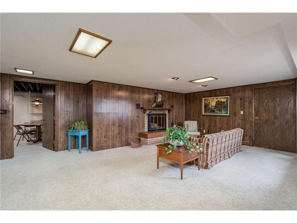 2000 Roe Crest Drive North Mankato MN 56003 7045158 image43