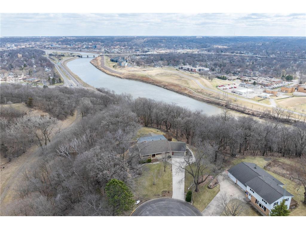 2000 Roe Crest Drive North Mankato MN 56003 7045158 image70