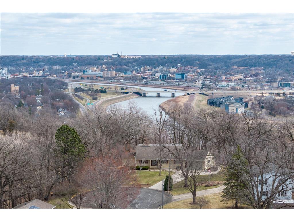 2000 Roe Crest Drive North Mankato MN 56003 7045158 image72