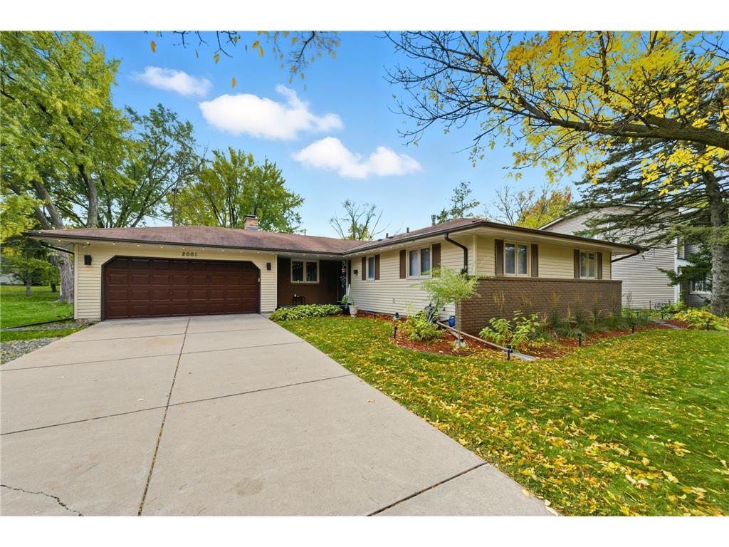 2001 Woods Lane Burnsville MN 55337 6788958 image1