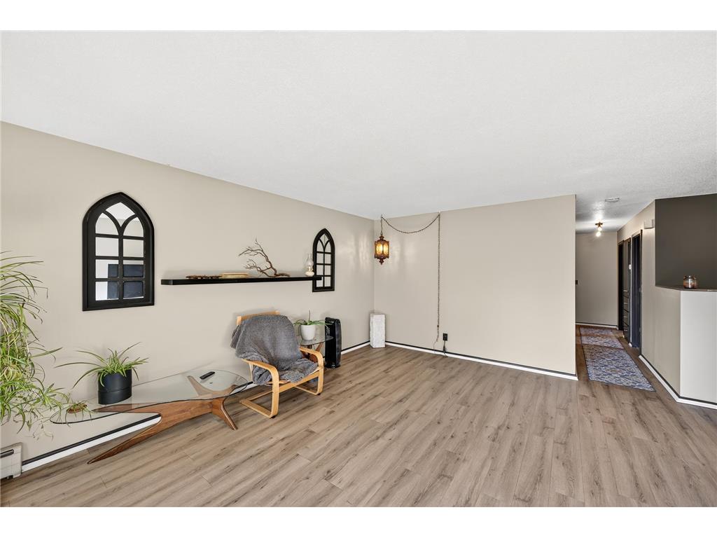 2001 Woods Lane Burnsville MN 55337 6788958 image10