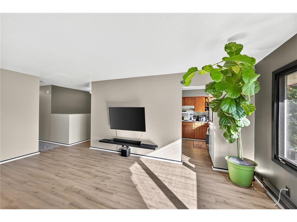 2001 Woods Lane Burnsville MN 55337 6788958 image11