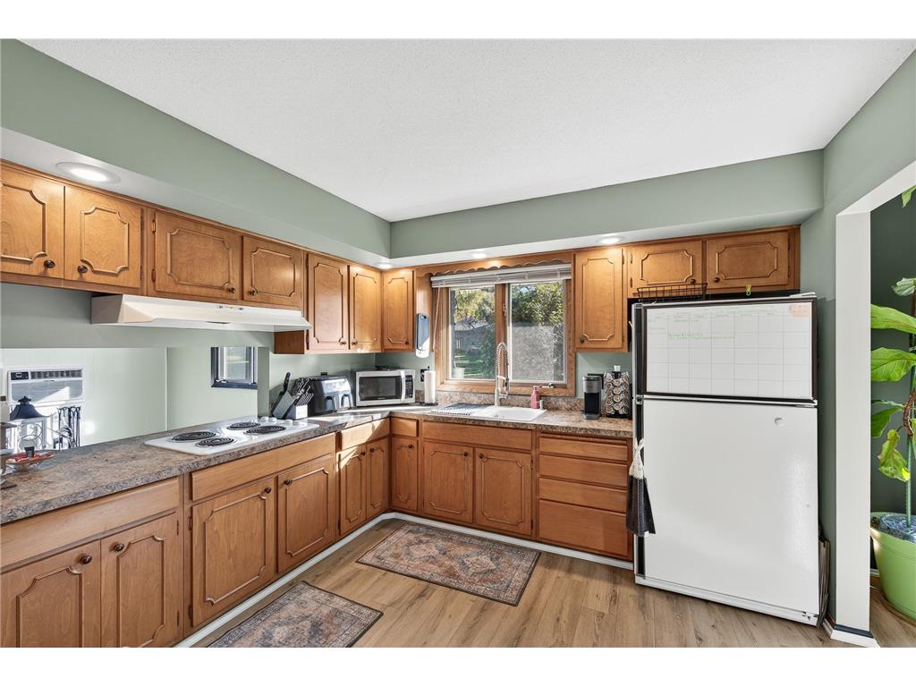 2001 Woods Lane Burnsville MN 55337 6788958 image16