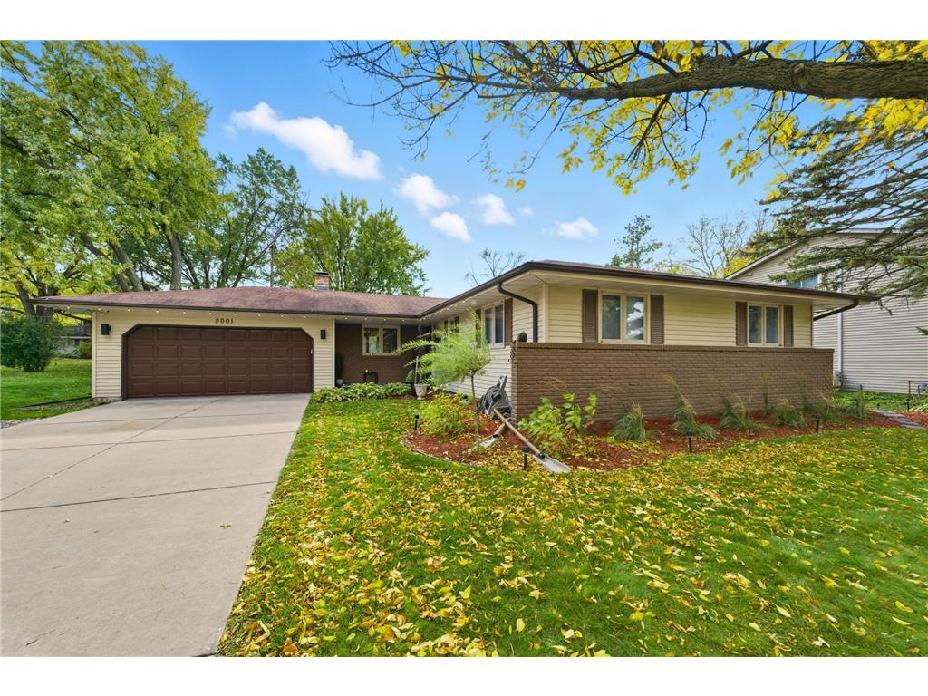 2001 Woods Lane Burnsville MN 55337 6788958 image2