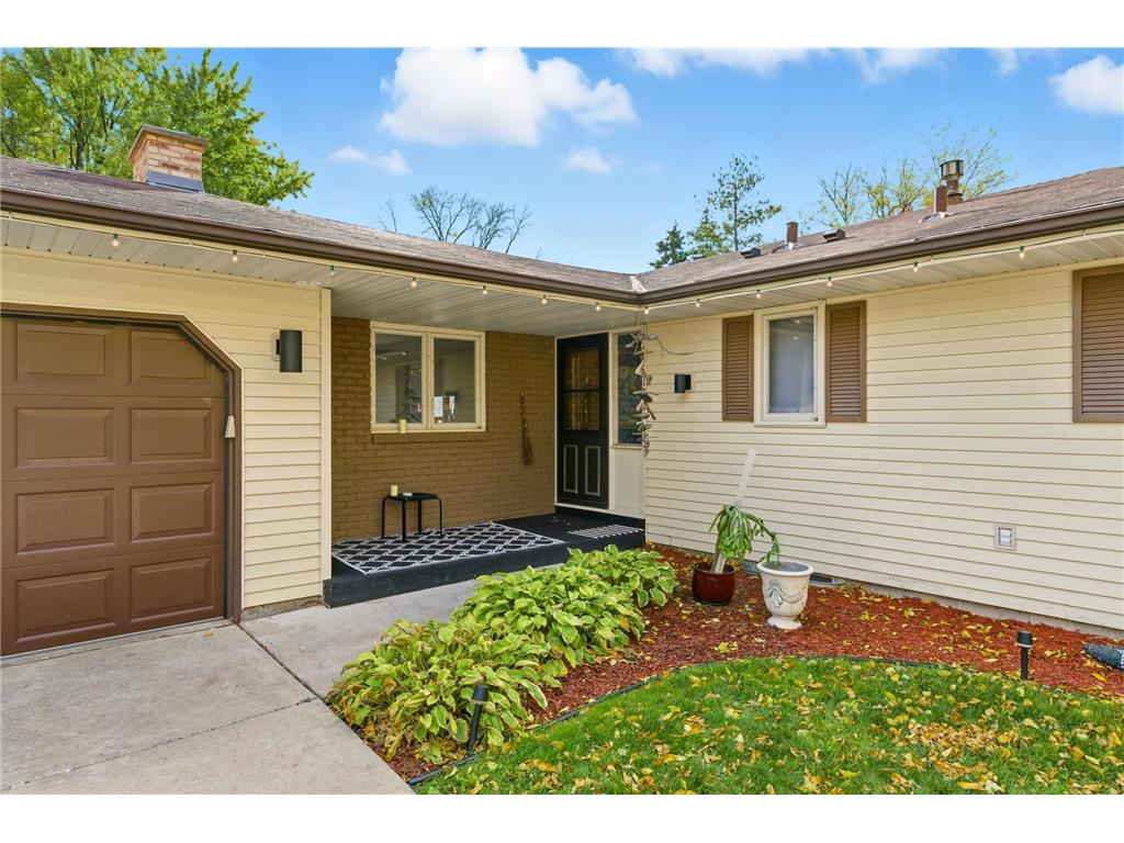 2001 Woods Lane Burnsville MN 55337 6788958 image4