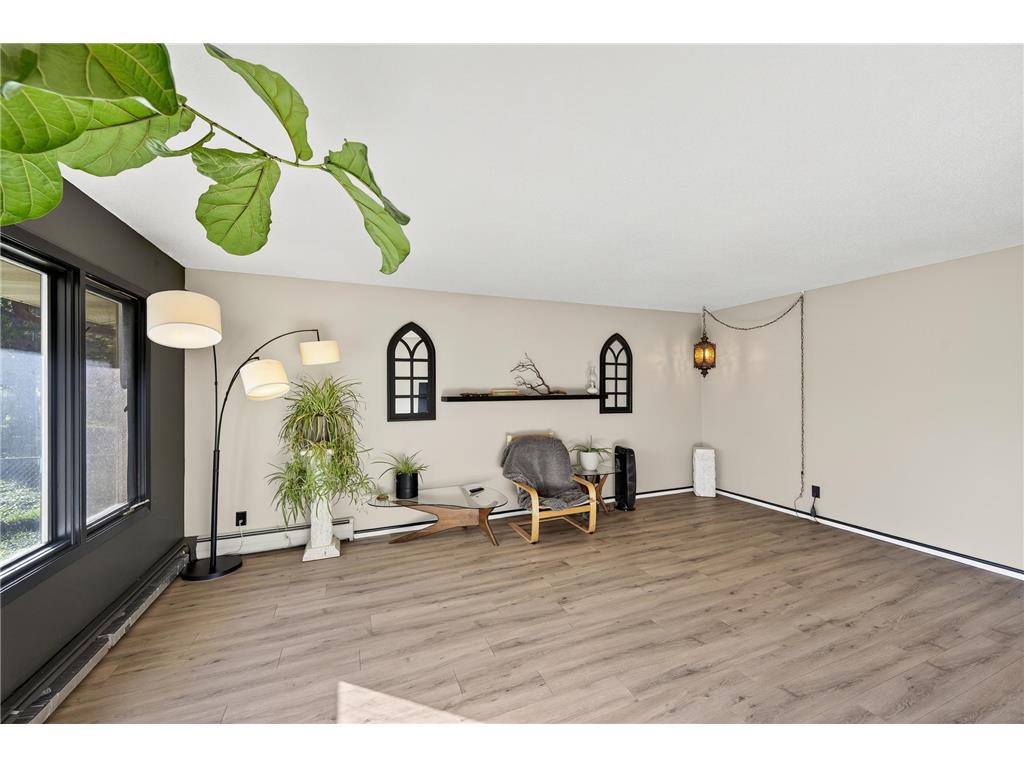 2001 Woods Lane Burnsville MN 55337 6788958 image8