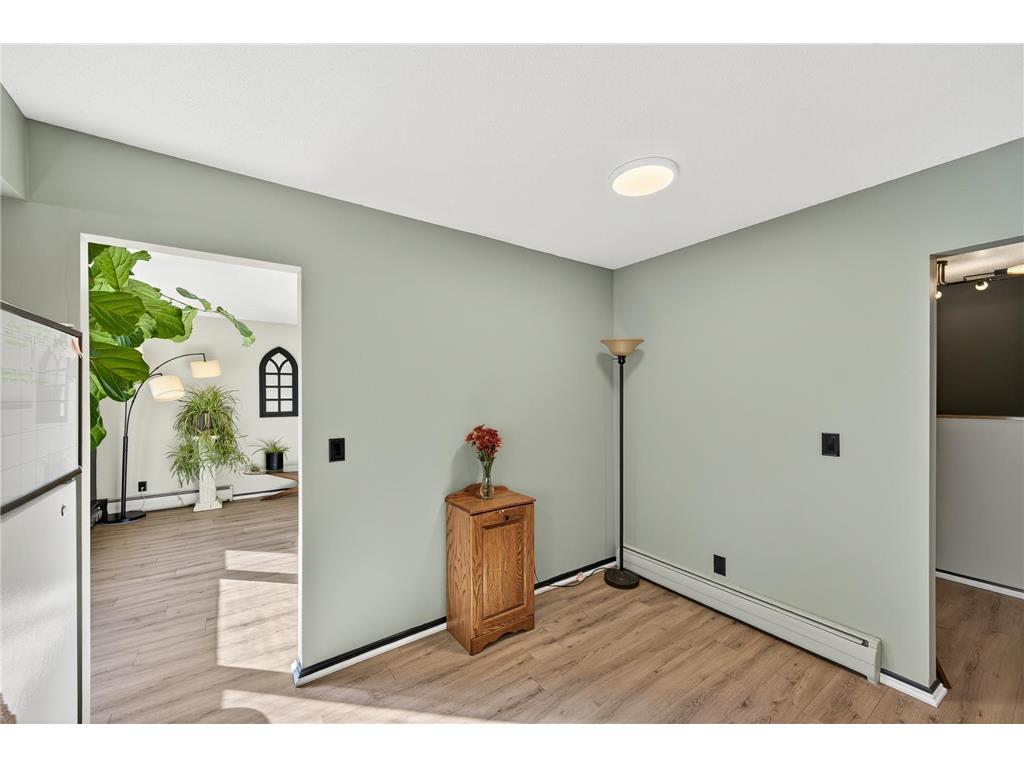 2001 Woods Lane Burnsville MN 55337 6788958 image9