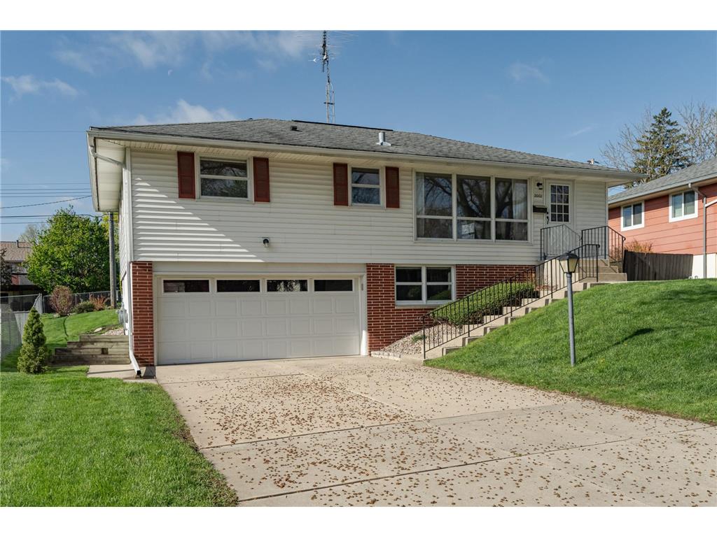 2002 23rd Street NW Rochester MN 55901 6529420 image1