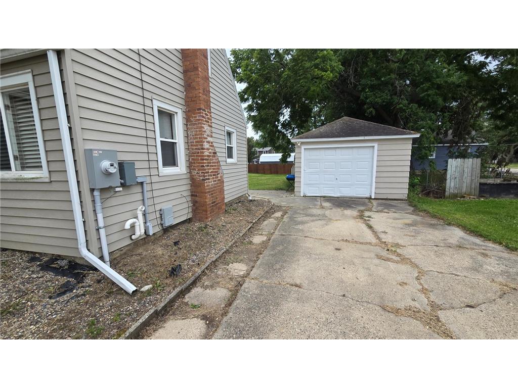 2002 3rd Avenue NE Austin MN 55912 6784591 image4