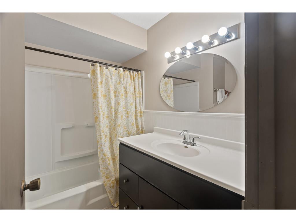 2002 Arkwright Street Maplewood MN 55117 6804597 image10