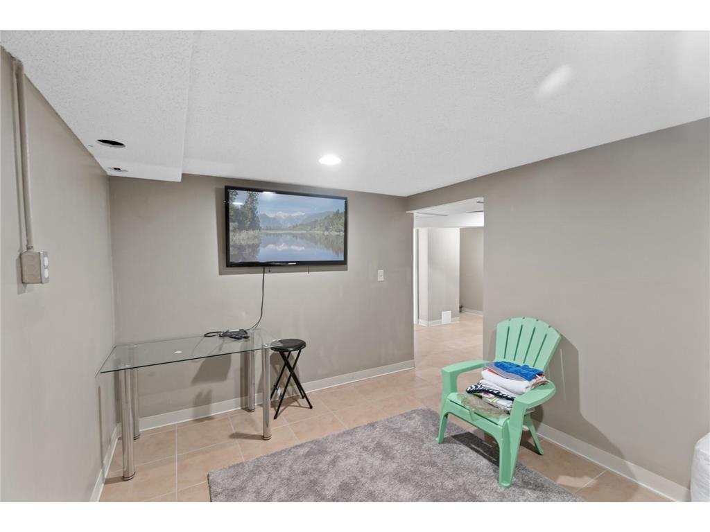 2002 Arkwright Street Maplewood MN 55117 6804597 image16