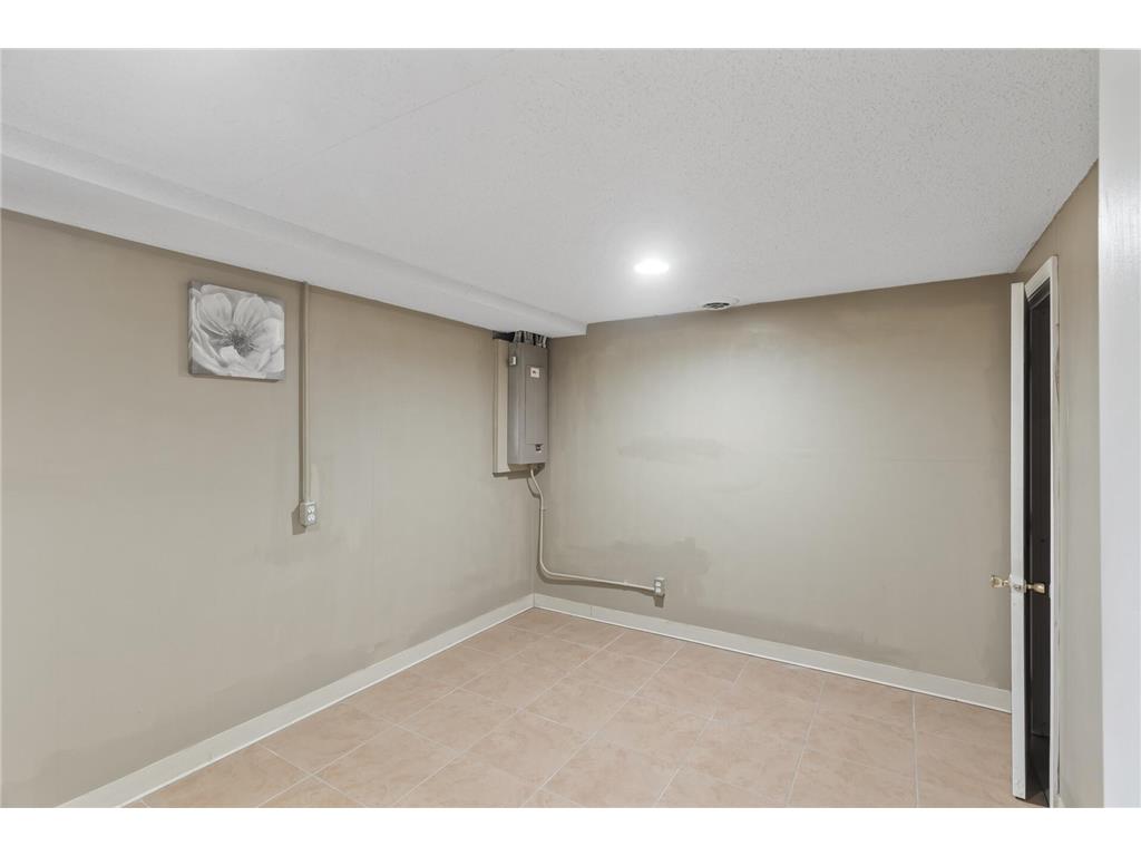 2002 Arkwright Street Maplewood MN 55117 6804597 image17