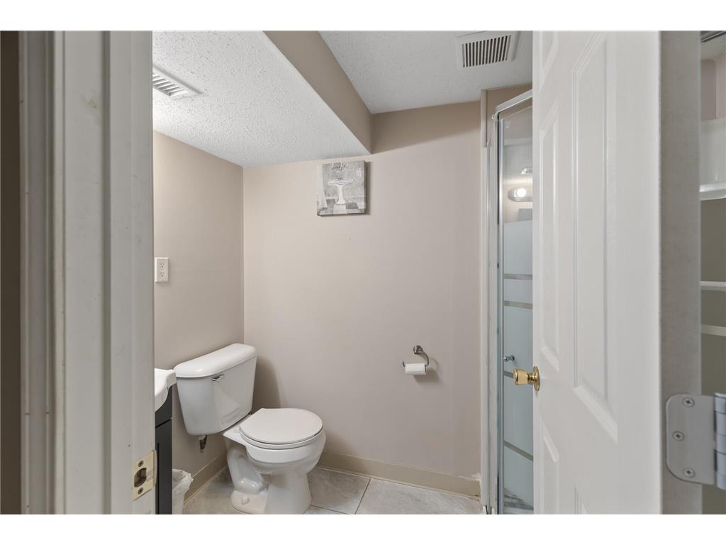 2002 Arkwright Street Maplewood MN 55117 6804597 image18