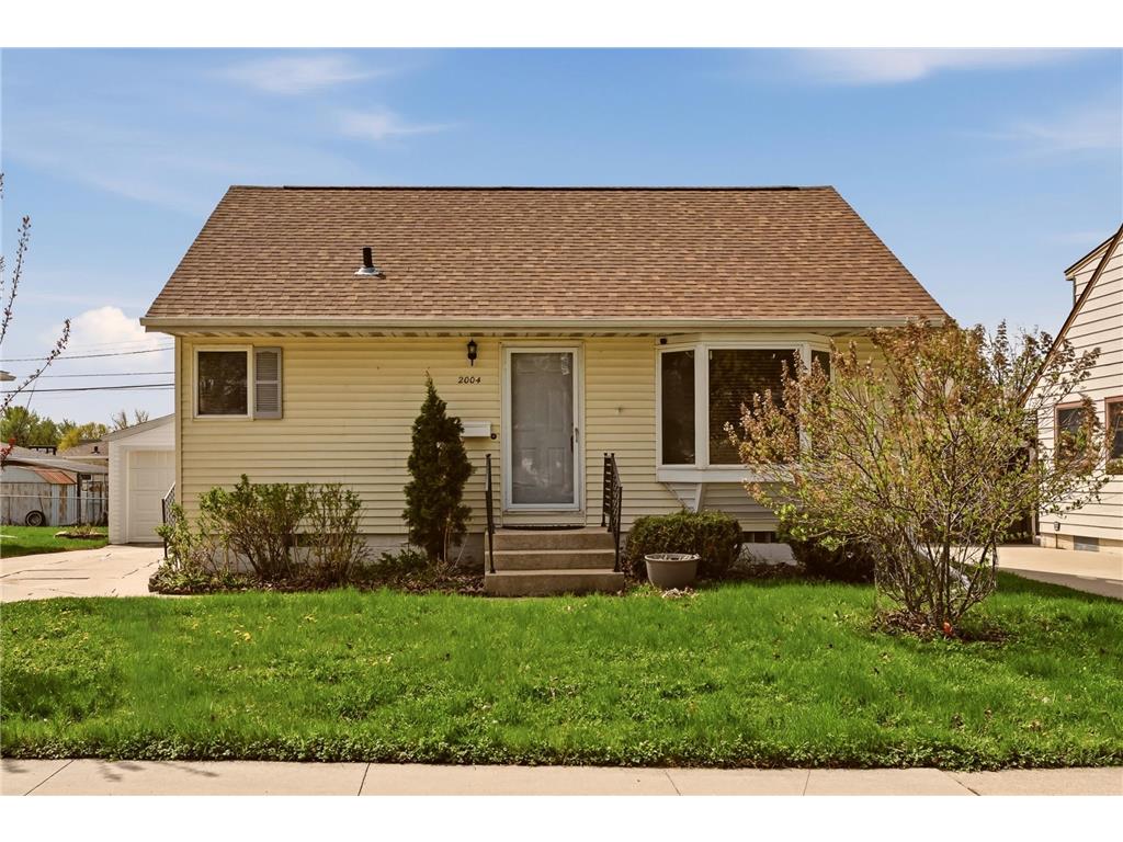 2004 18th Street NW Rochester MN 55901 7063165 image1