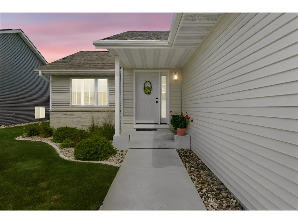 2004 Bluestem Drive Mankato MN 56001 7071338 image1