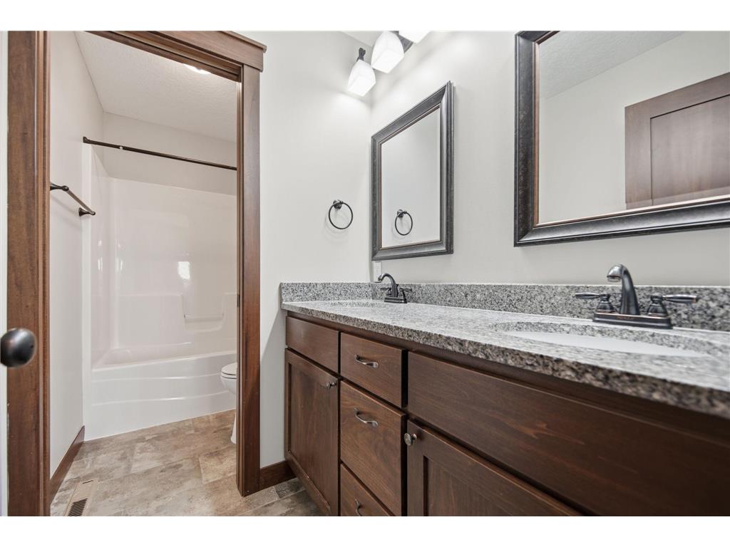 20041 Harness Avenue Lakeville MN 55044 7054626 image31