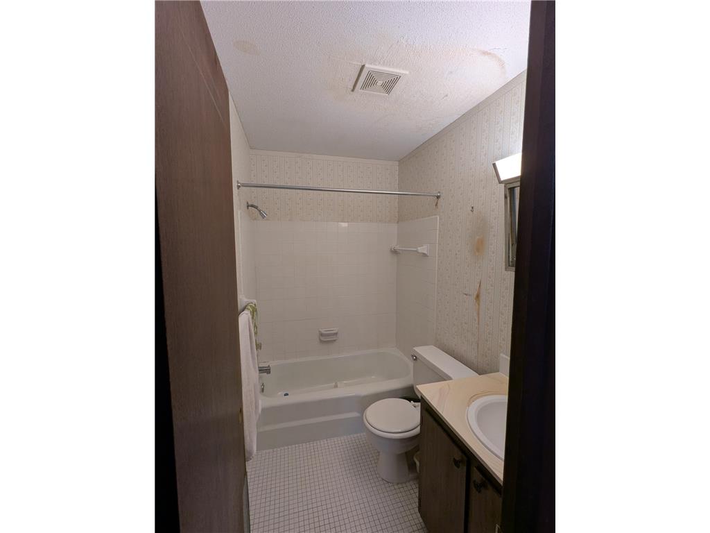 2005 122nd #A14 Burnsville MN 55337 7008910 image25