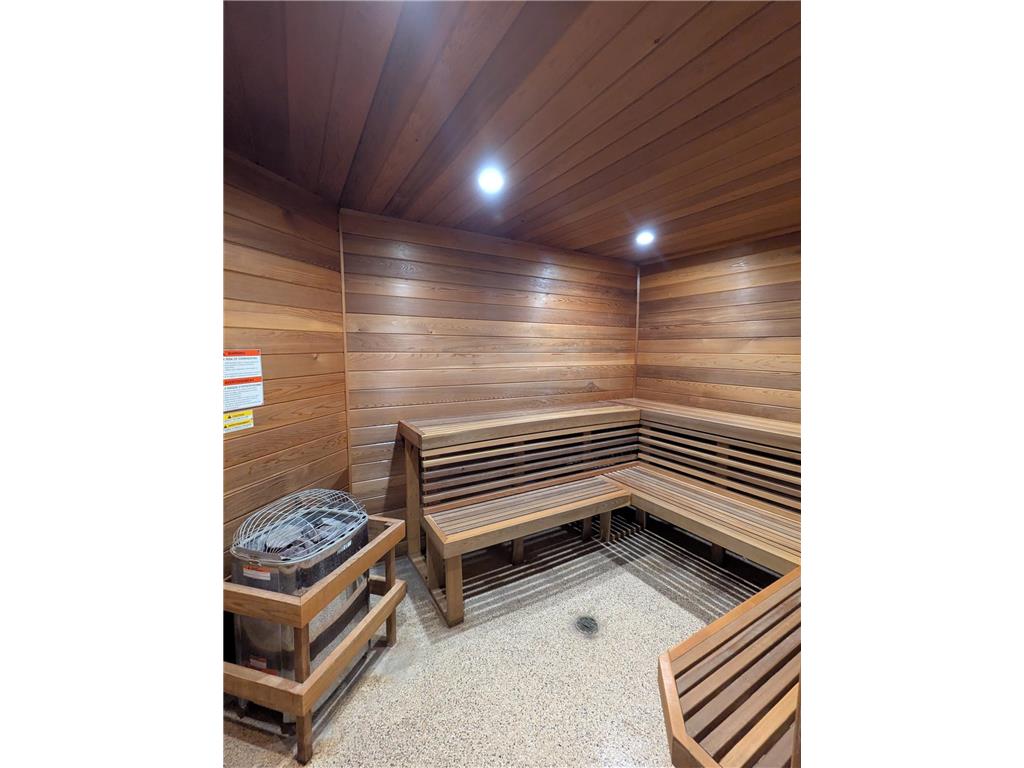 2005 122nd #A14 Burnsville MN 55337 7008910 image32