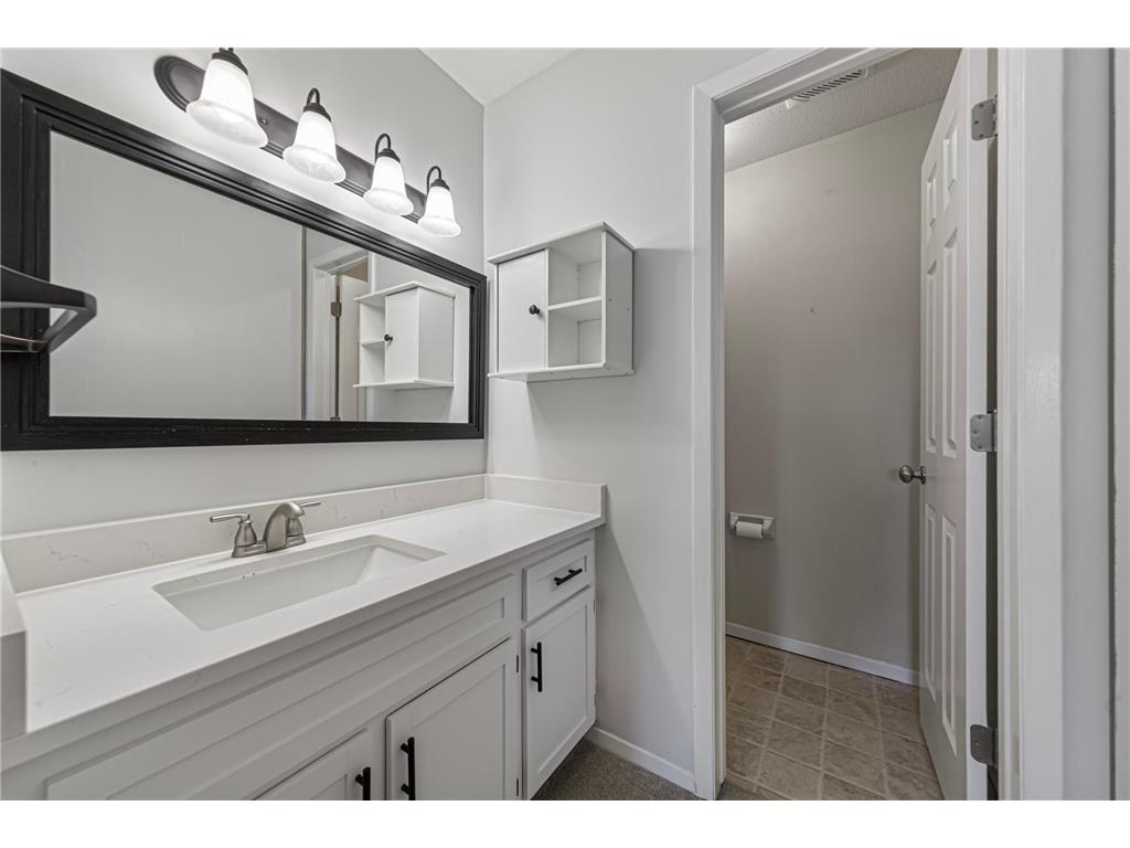 2005 E 122nd Street #A11 Burnsville MN 55337 7073637 image12