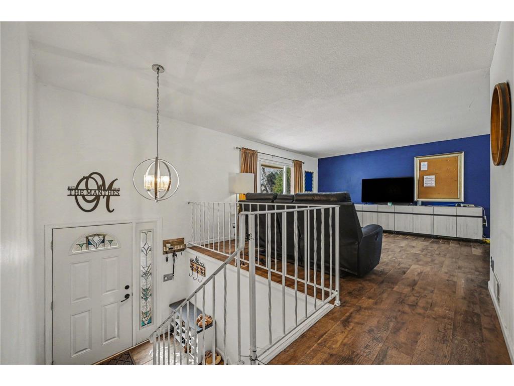 2006 E 115th Street Burnsville MN 55337 7039919 image2