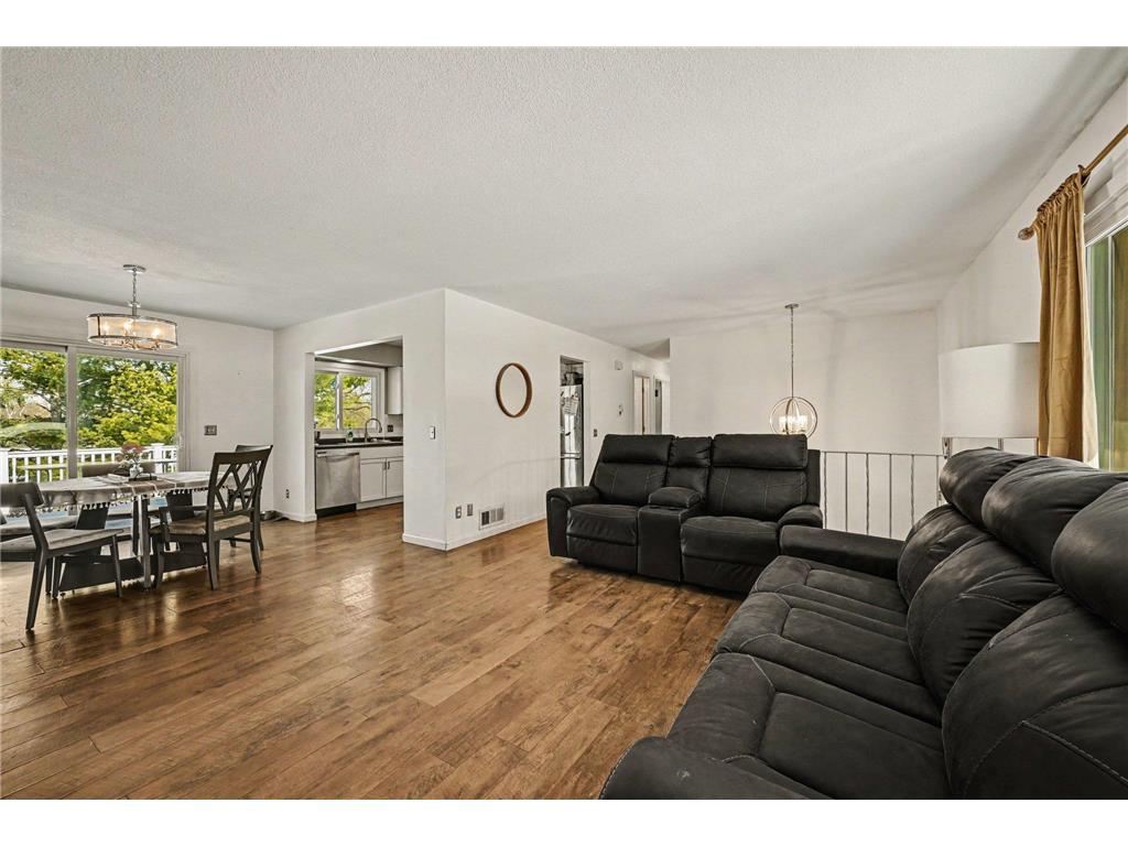 2006 E 115th Street Burnsville MN 55337 7039919 image4