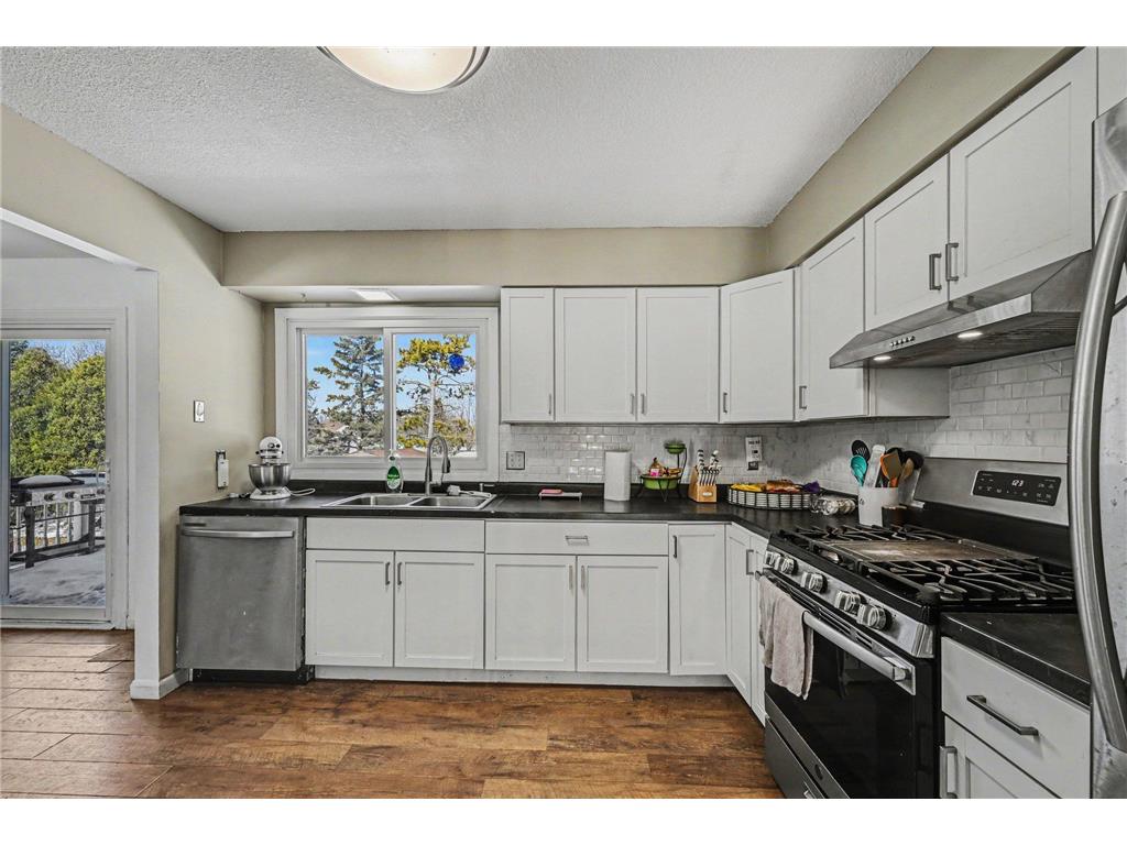 2006 E 115th Street Burnsville MN 55337 7039919 image8