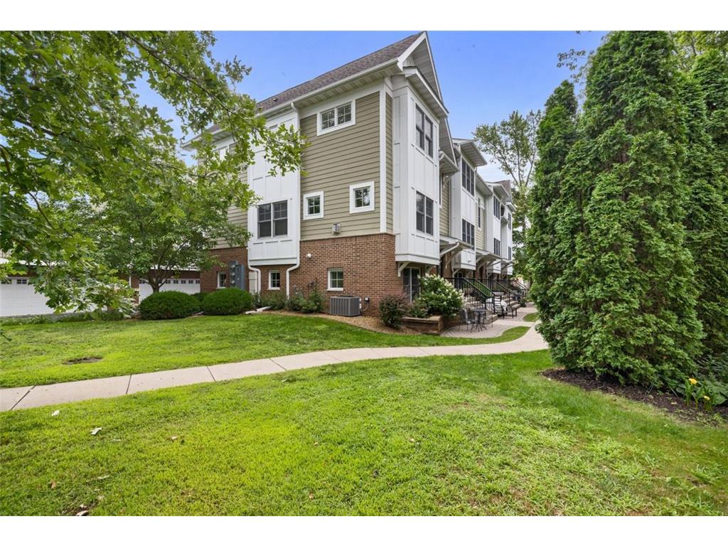 2006 Yorkshire Avenue, Saint Paul, MN 55116 MLS 6248432 Edina Realty