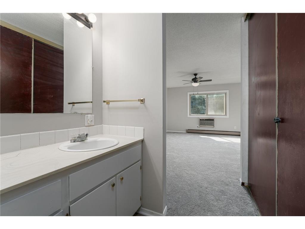 2007 E 122nd Street #B15 Burnsville MN 55337 7040571 image13