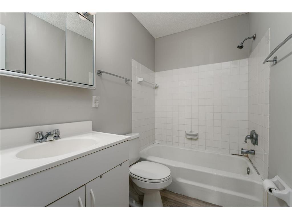 2007 E 122nd Street #B15 Burnsville MN 55337 7040571 image14