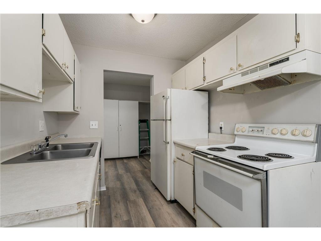 2007 E 122nd Street #B15 Burnsville MN 55337 7040571 image6