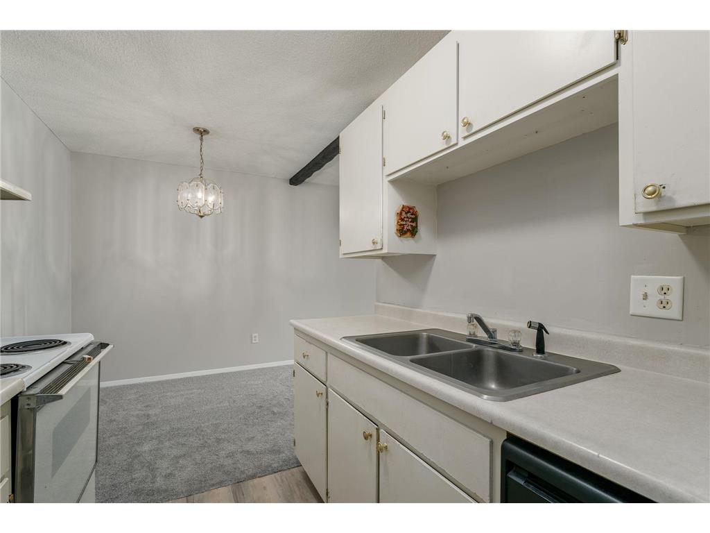 2007 E 122nd Street #B15 Burnsville MN 55337 7040571 image7