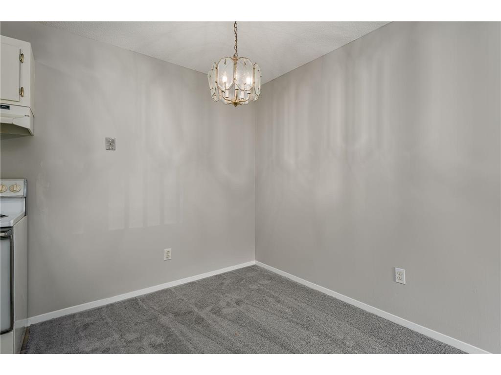 2007 E 122nd Street #B15 Burnsville MN 55337 7040571 image9