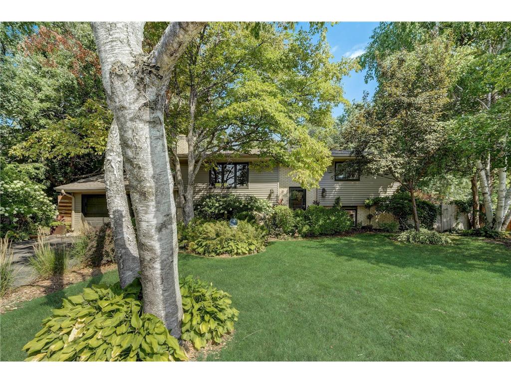 2008 W 108th Street Bloomington MN 55431 6424521 image1