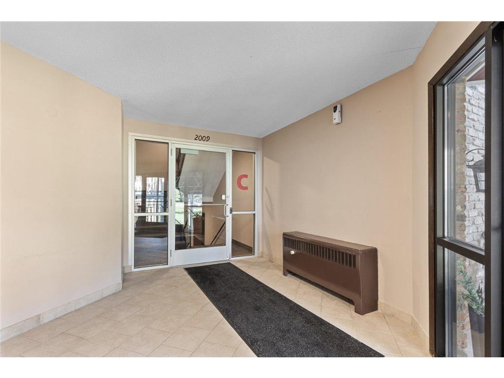 2009 E 122nd Street #C16 Burnsville MN 55337 7063958 image2